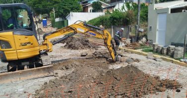 Rumo à universalização, Águas de Bombinhas divulga novas ruas que passam por obras