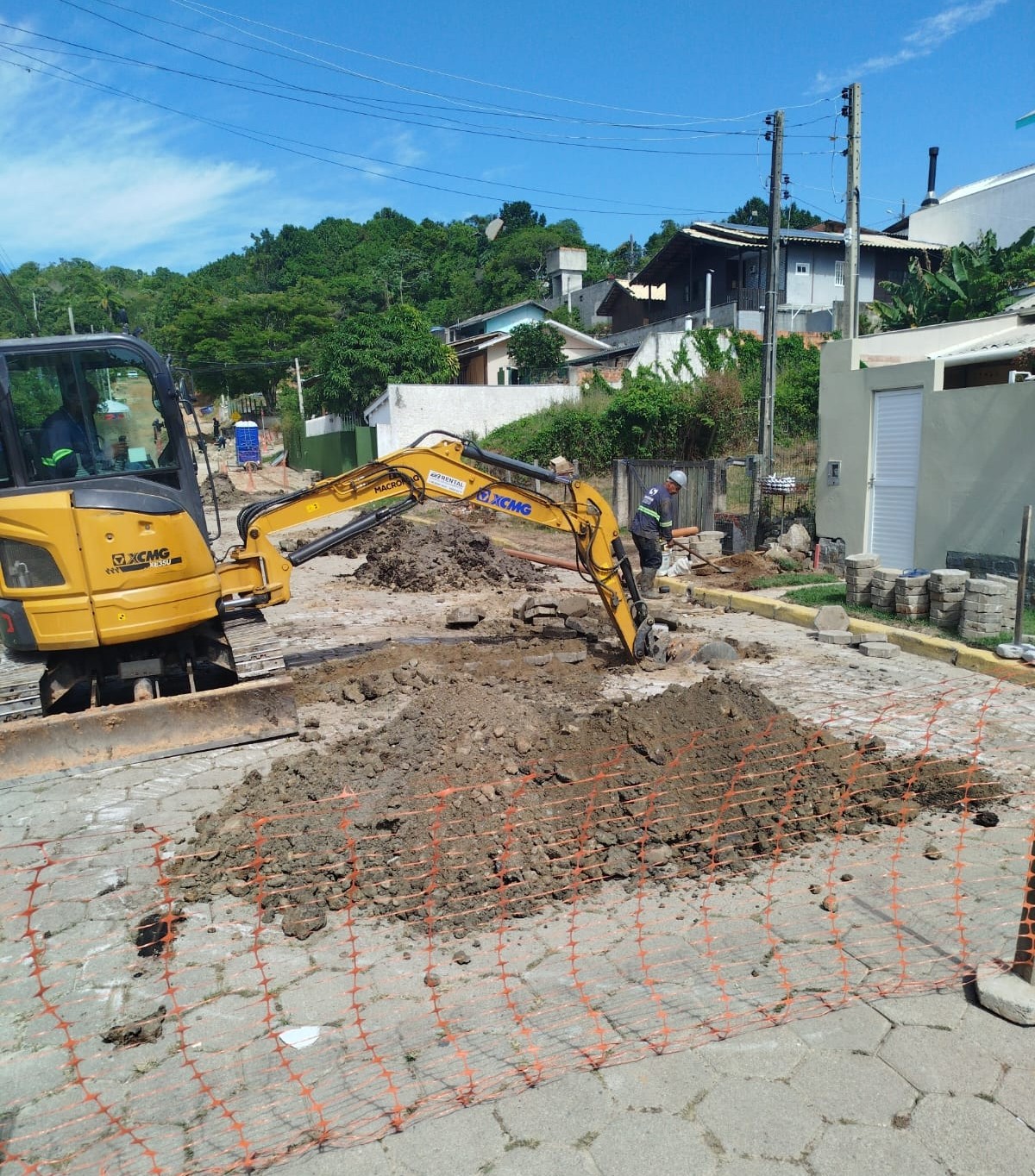 Rumo à universalização, Águas de Bombinhas divulga novas ruas que passam por obras