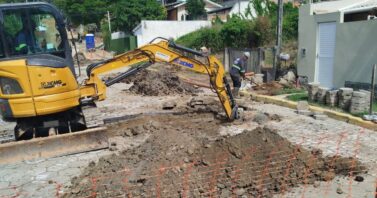 Diferentes frentes de trabalho atuam nas obras de esgotamento de Bombinhas, na próxima semana